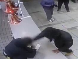 Video. Golpean a empleado de Burger King en NY porque orden tardó mucho
