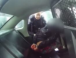 Video. Policías rocían gas pimienta a niña de 9 años en NY