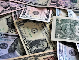 ¿Con cuánto dinero puedes entrar o salir de Estados Unidos?
