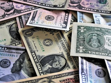 ¿Con cuánto dinero puedes entrar o salir de Estados Unidos?