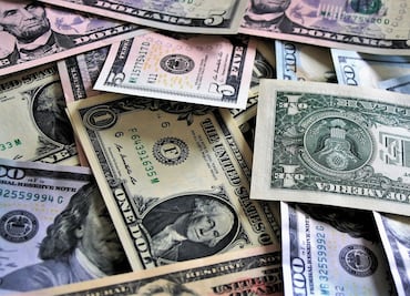 ¿Con cuánto dinero puedes entrar o salir de Estados Unidos?