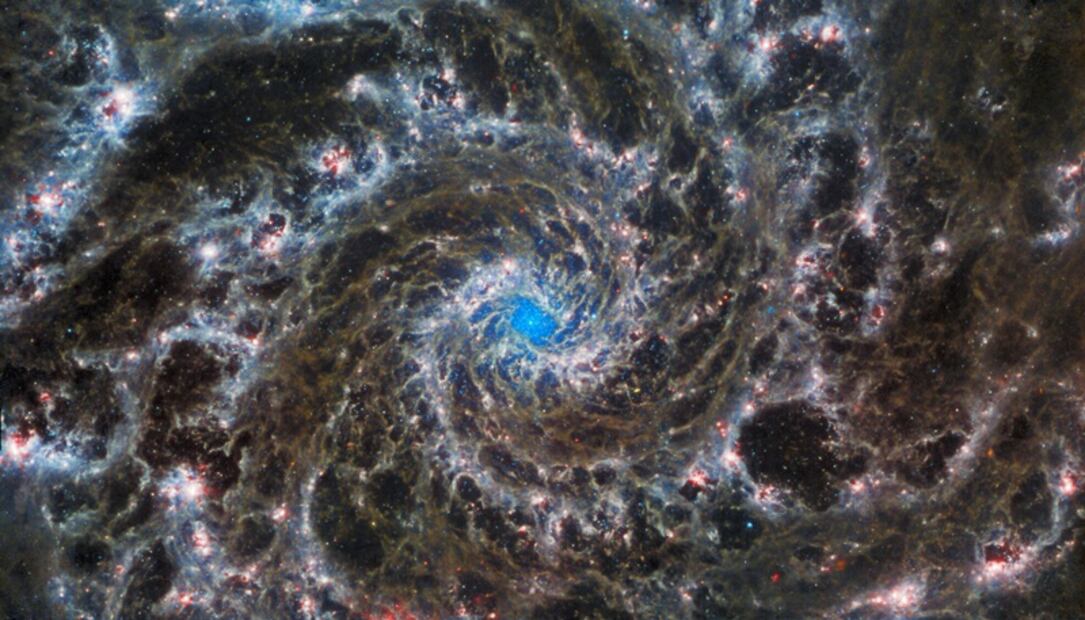 ¡Qué belleza! Telescopio James Webb revela nuevos detalles de la 'Galaxia Fantasma'