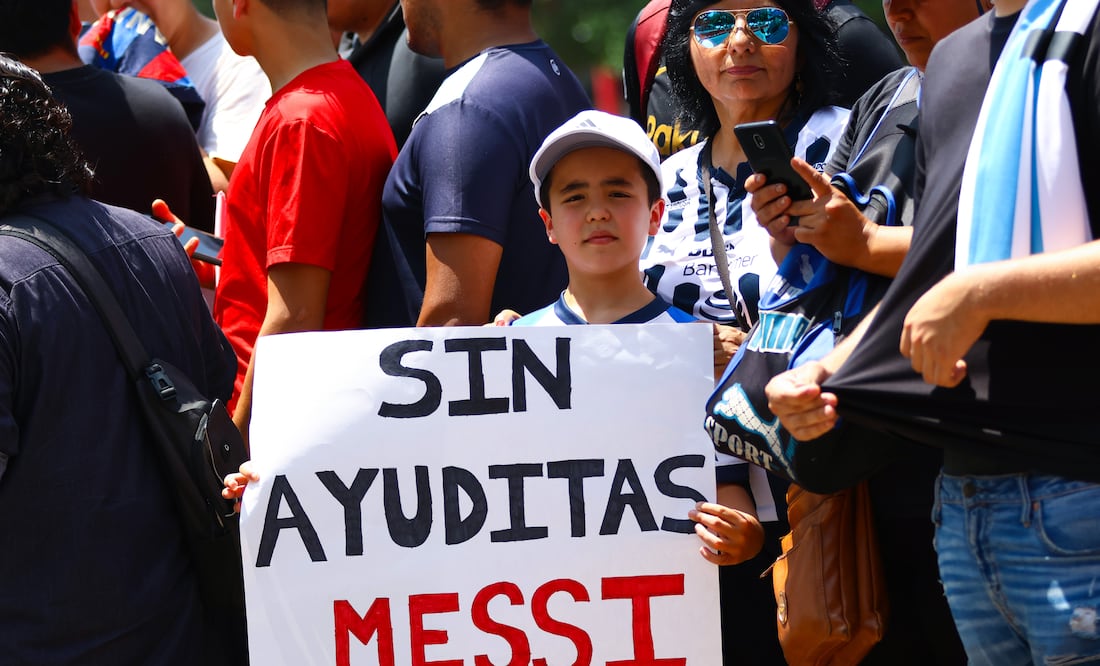Niño mexicano hace un llamado a Messi en Monterrey: "Sin Ayuditas". VIRAL. EFE/ Rodrigo Mendoza