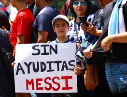Niño mexicano hace un llamado a Messi en Monterrey: "Sin ayuditas". VIRAL