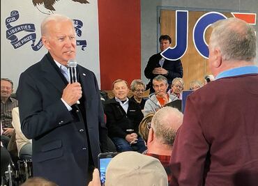 Hombre llama “viejo” a Biden, el ex vicepresidente lo reta a hacer lagartijas