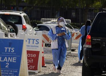 Los casos de covid-19 bajan en el mundo, pero suben las muertes: OMS