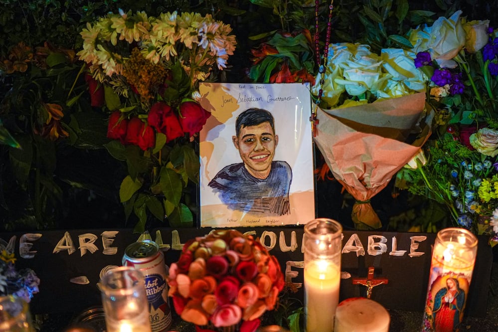 ICE bajo la lupa: agente que mató a colombiano tenía antecedentes violentos; "Nunca debió portar un arma", dice familiares. Ryan Murphy/Getty Images/AFP