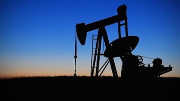 Israel ataca a Irán y los precios del petróleo se disparan