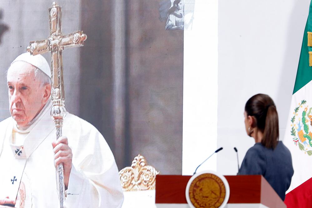 Claudia Sheinbaum no irá al funeral del papa Francisco; enviará a Rosa Icela Rodríguez. Foto: EFE