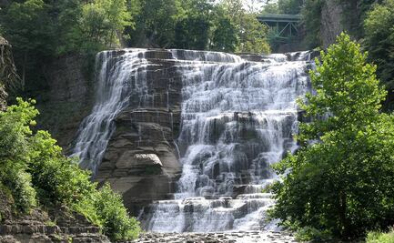 Turista muere al escalar una cascada en Nueva York para tomar una foto