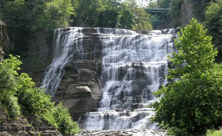 Turista muere al escalar una cascada en Nueva York para tomar una foto