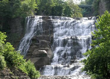 Turista muere al escalar una cascada en Nueva York para tomar una foto