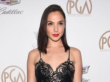 Gal Gadot presume belleza con short ‘de serpiente’ en Beverly Hills