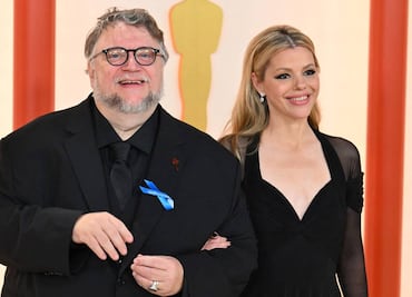¿Por qué Guillermo del Toro usó un moño azul en los Premios Oscar 2023?