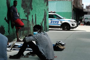 Nueva York busca alojar a migrantes en antigua prisión que albergó al "Chapo" Guzmán y a Jeffrey Epstein