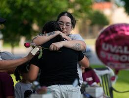 Familias de Uvalde denuncian a Meta y a la firma de Call of Duty por promocionar armas