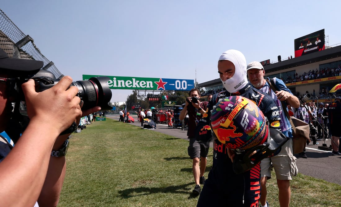 'Checo' Pérez asegura que volvería a intentar su ataque de riesgo. EFE/ Jose Mendez