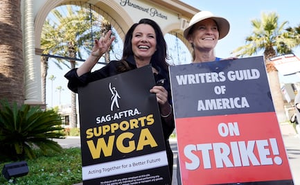 Guionistas de Hollywood terminarán su huelga a medianoche tras acuerdo con estudios
