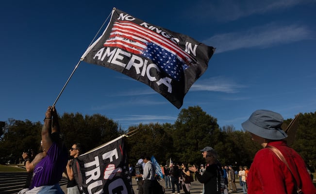 “No Kings”: el lema de protestas contra Trump en Estados Unidos