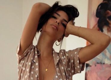 Emily Ratajkowski presume 'abs de acero' con crop top en Instagram