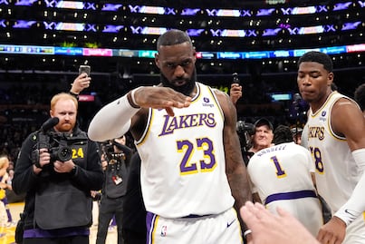 ¡Bomba en la NBA! LeBron James deja a los Lakers y sacude el mercado