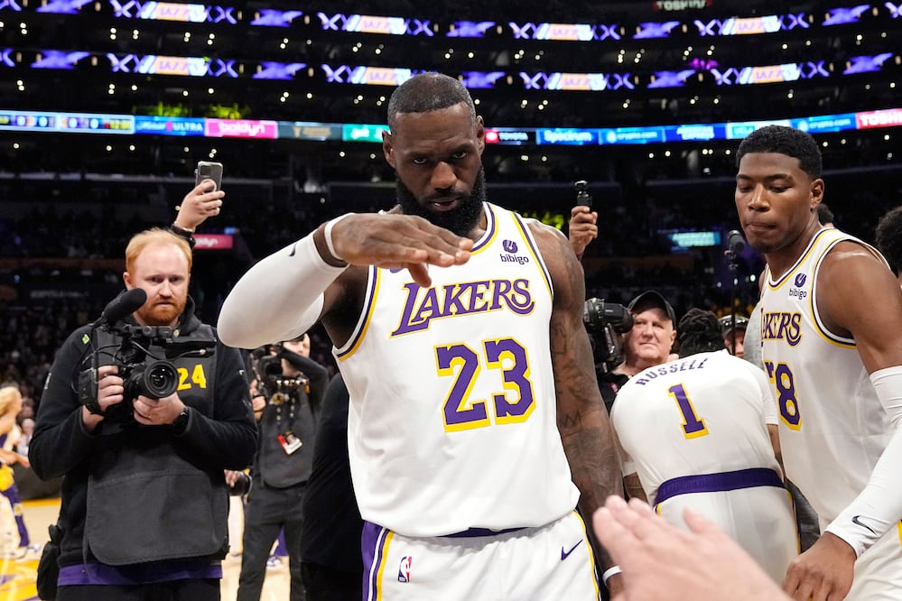 ¡Bomba en la NBA! LeBron James deja a los Lakers y sacude el mercado (AP Photo/Mark J. Terrill,File)