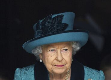 Isabel II responde y promete tomarse 'en serio' las acusaciones de Meghan y Harry