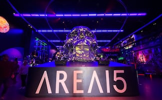 10 razones para visitar AREA15, el nuevo hot spot de arte en Las Vegas 