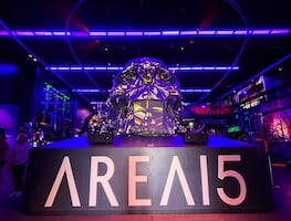 10 razones para visitar AREA15, el nuevo hot spot de arte en Las Vegas