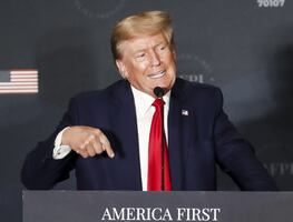 Trump carga contra Biden en Washington: "EU ha sido puesto de rodillas"