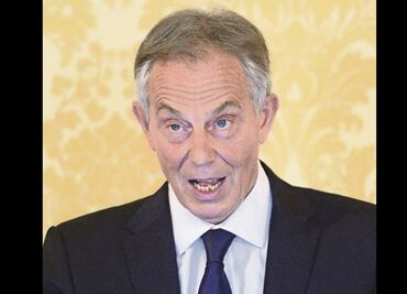 Tony Blair llama "idiotas" a quienes rechazan vacunarse contra la covid