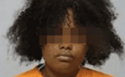 Arrestan a mujer que golpeó y arrastró del cabello a su hija de 9 años (VIDEO)