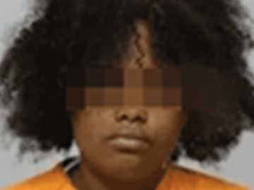 Arrestan a mujer que golpeó y arrastró del cabello a su hija de 9 años (VIDEO)