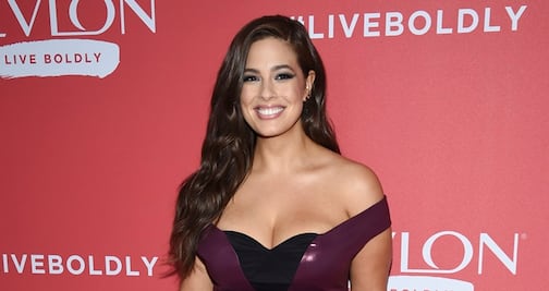 Ashley Graham cautiva con vestido de raja 'animal print'