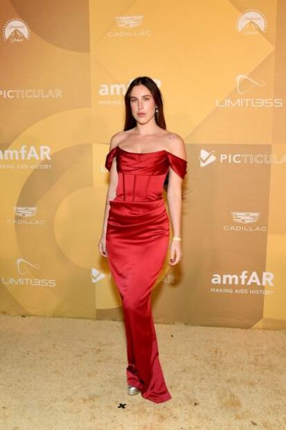 Hija de Demi Moore derrocha belleza con vestido de satén de escote princesa
