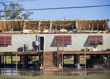 Zeta se degrada a ciclón; deja 5 muertos y millones de cortes de energía al sur de EU