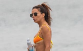 Eva Longoria luce su bikini de hilo más diminuto en Marbella y roba miradas