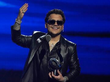 Nodal rompe en llanto en concierto: “No soy un buen ejemplo, tengo 23 años”