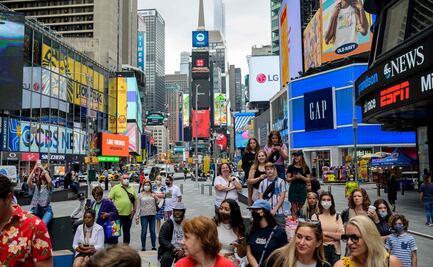 899 personas recibieron vacunas expiradas de Pfizer en Times Square