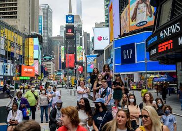 899 personas recibieron vacunas expiradas de Pfizer en Times Square