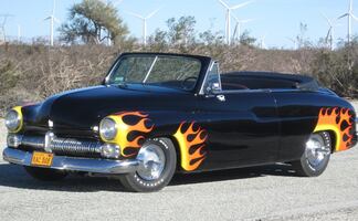 Subastarán uno de los autos de “Vaselina” con firma de Olivia Newton