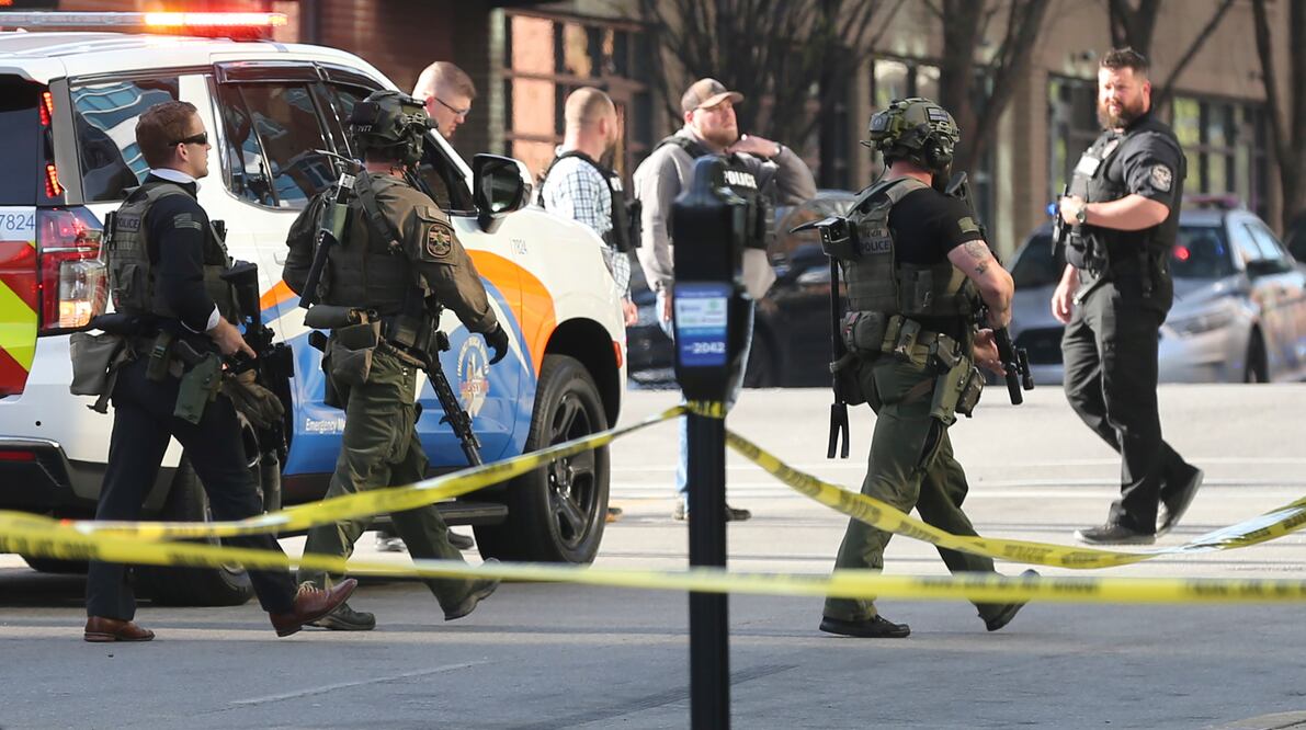 Tiroteo en un banco en Louisville deja cuatro muertos (Michael Clevenger/Courier Journal via AP)
