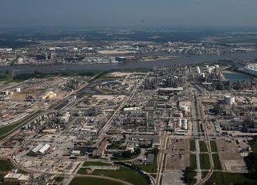 Se desploma avioneta en centro de Texas; mueren seis personas