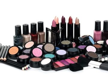 ¿Qué sí y qué no? Cómo empacar tu maquillaje en la maleta de mano