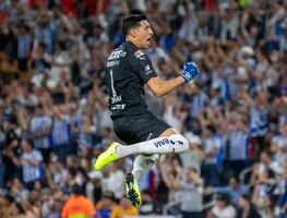 Tigres toma medidas: Nahuel Guzmán será castigado por usar láser contra Esteban Andrada