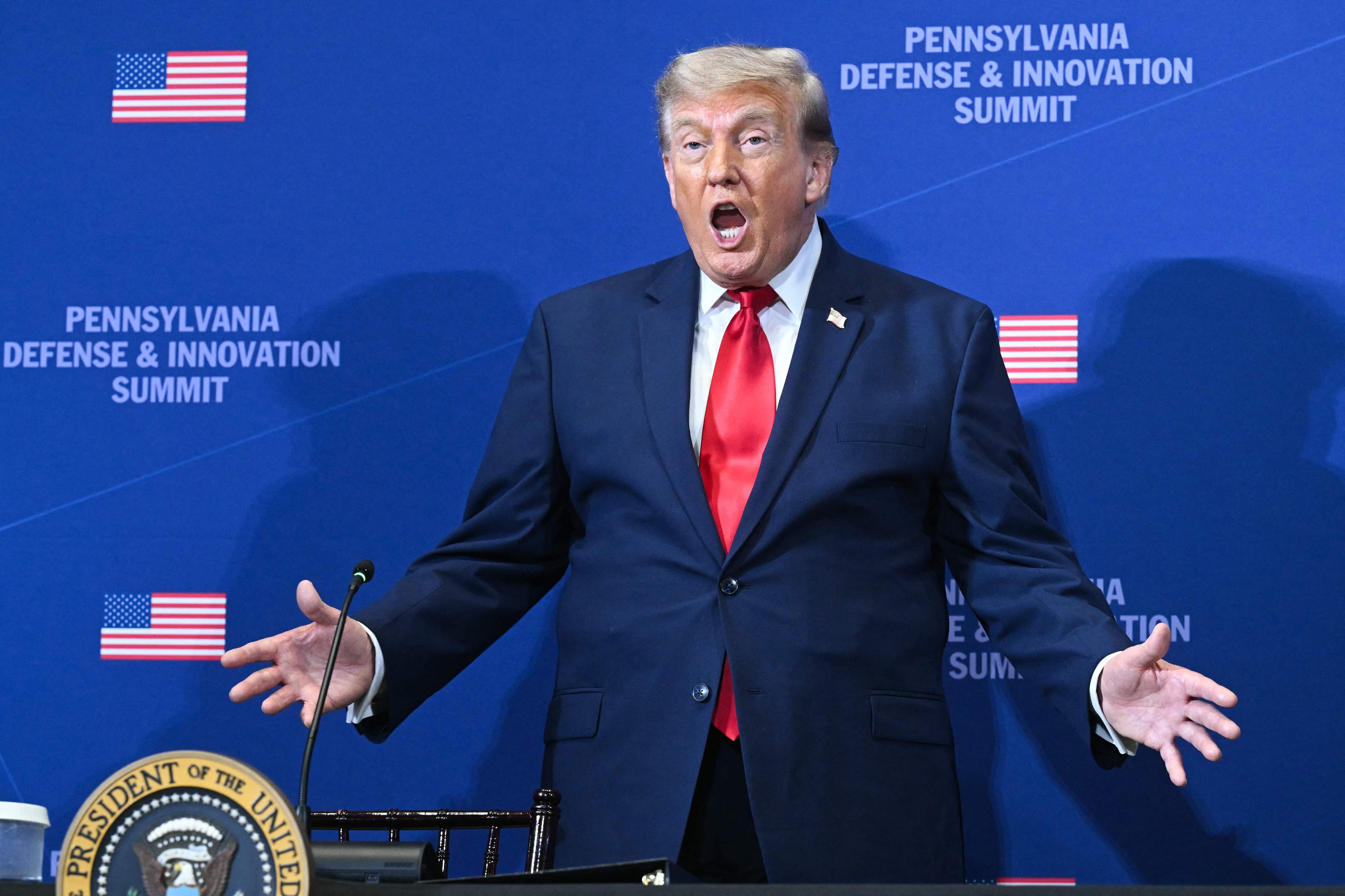 Photo: viveusa.mx Trump Rejects Federal AI Regulations and Safety Concerns