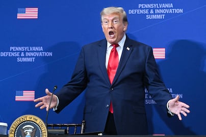 Trump endurece la política migratoria con nuevas restricciones para visas de estudiantes y periodistas