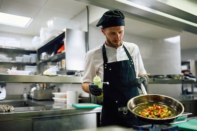 ¿Cuánto gana un cocinero en Estados Unidos? Este es su salario promedio por hora