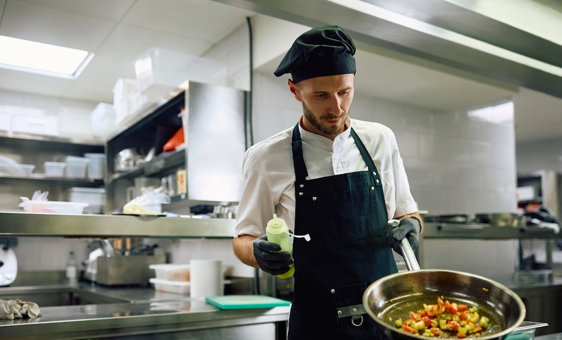Cocinero/ iStock/Drazen Zigic