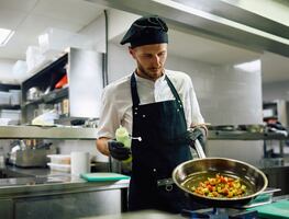 ¿Cuánto gana un cocinero en Estados Unidos? Este es su salario promedio por hora